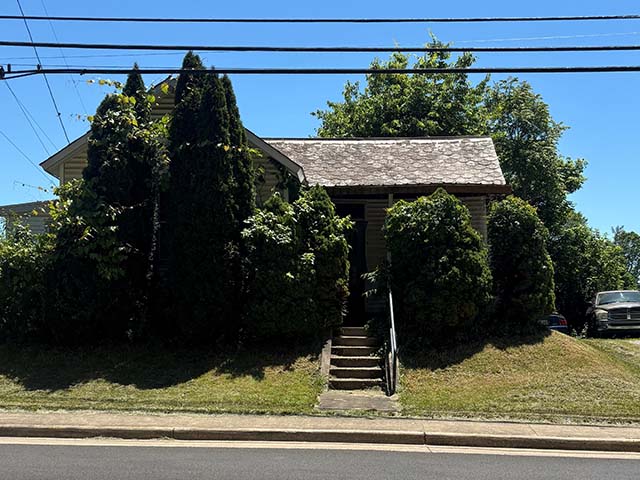 416 Zanesville Ave, Logan, OH 43138